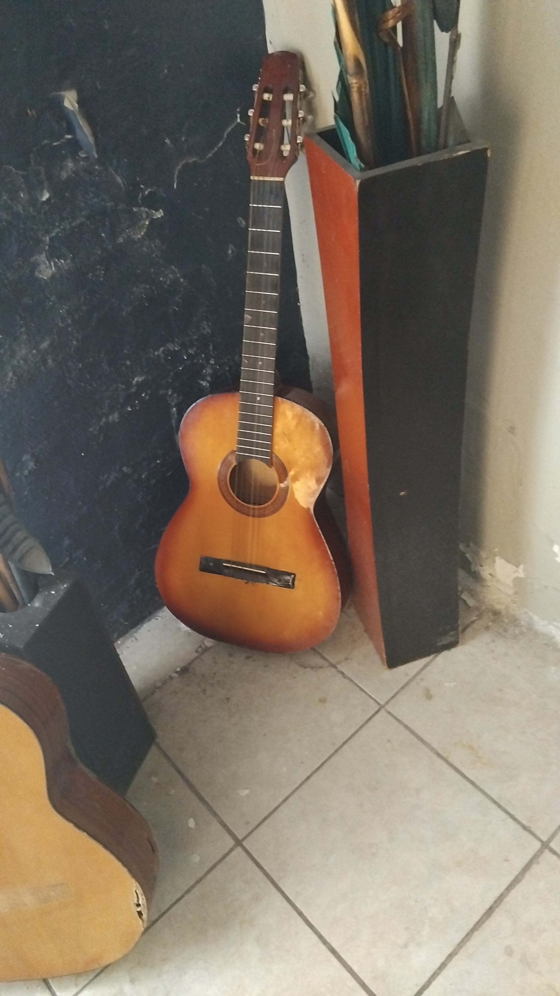 Admira Guitarras Acusticas Usado en Delicias por $1,000