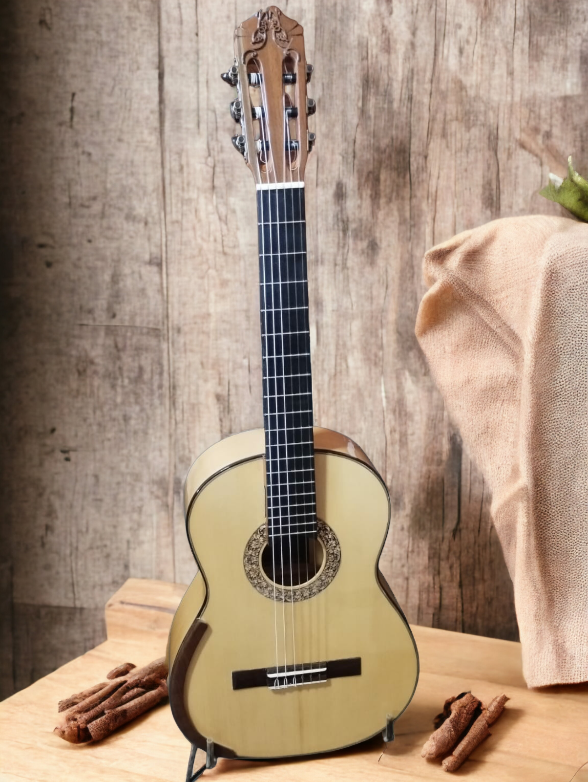 Increible Guitarra clasica de cipres Pepe Zalapa